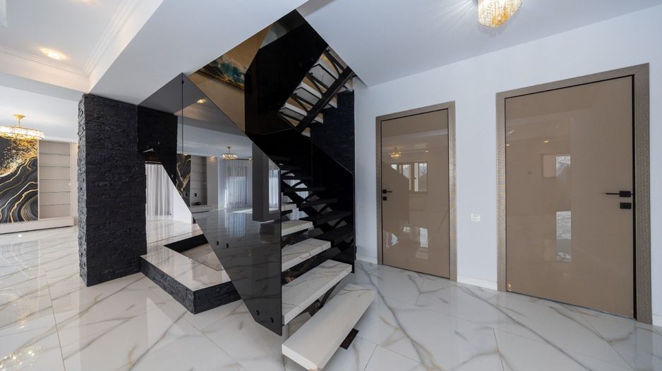 Casa 6 dormitoare+4 bai -1500 mp teren-Sacele - Poză 12