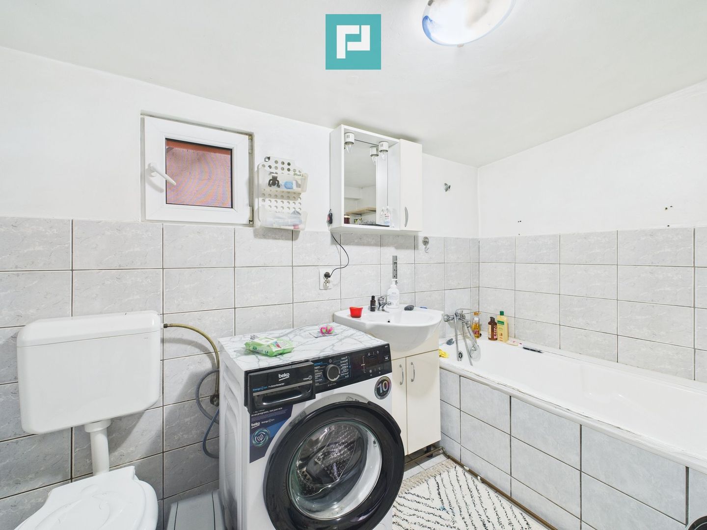 Două case pe un teren generos în Ghiroda - Poză 17