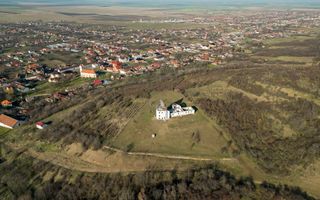 Castel cu vedere panoramică pe dealul Șiriei - Poză 14