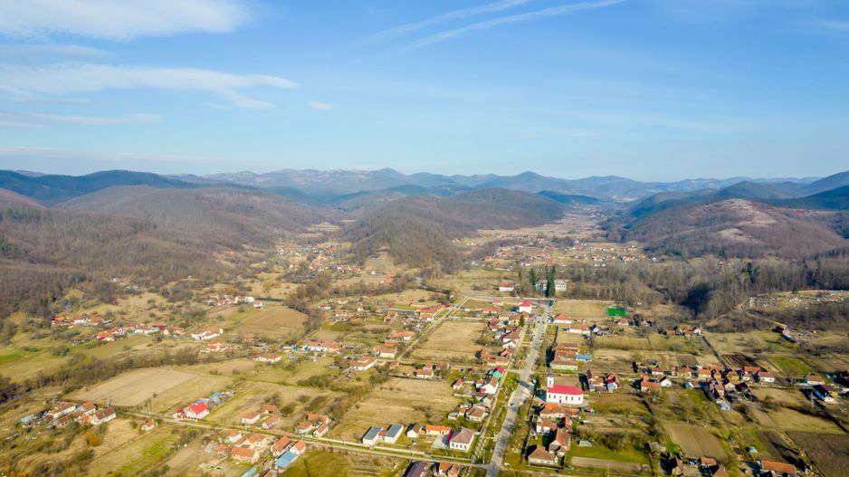 Casă cu 5 camere în Petriș - Poză 1