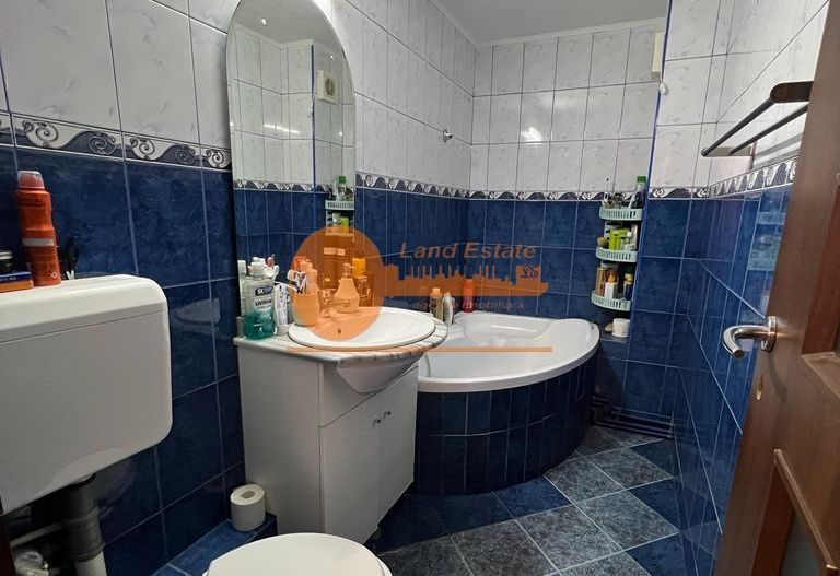 Apartament cu 4 camere in zona Parc Sebastian-Centrala Proprie - Poză 4