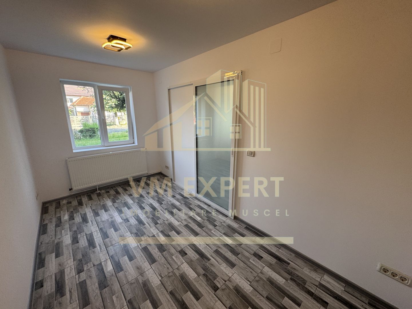 SPAȚU COMERCIAL 34 MP CAMPULUNG VIZAVI DE CENTRU MEDICAL CLUBUL SANATĂȚII - Poză 17