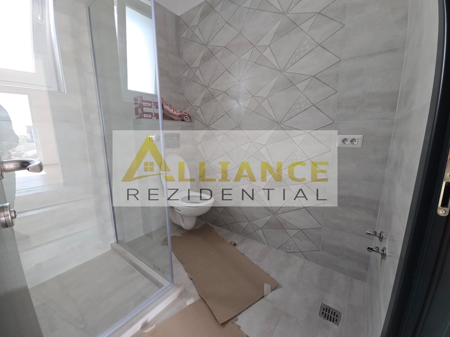 Casa 4 Camere | 200 M de Blv. | Curte amenajata - Poză 12
