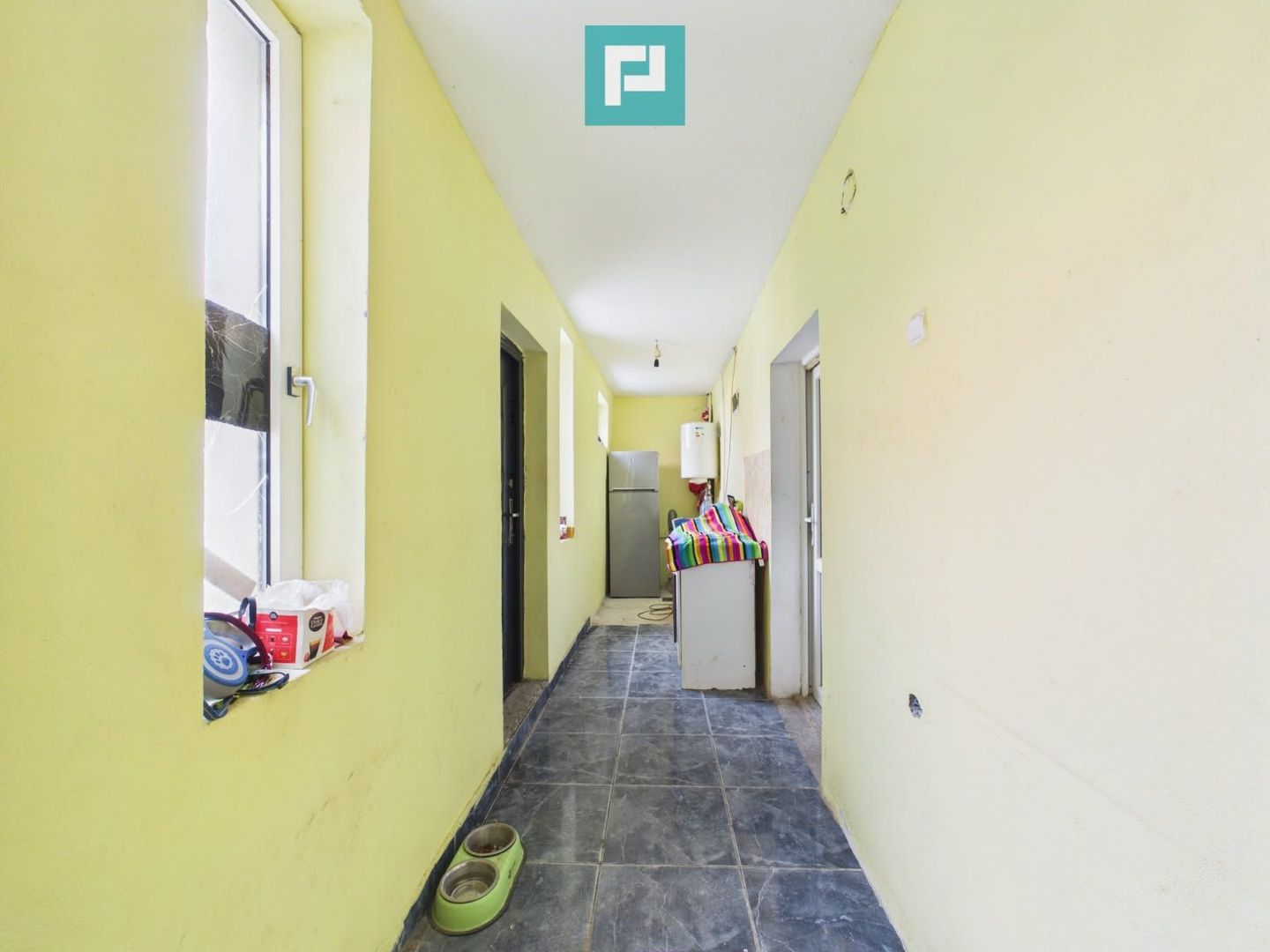 Casă P+E cu două apartamente, zona Drăgășani - Poză 17