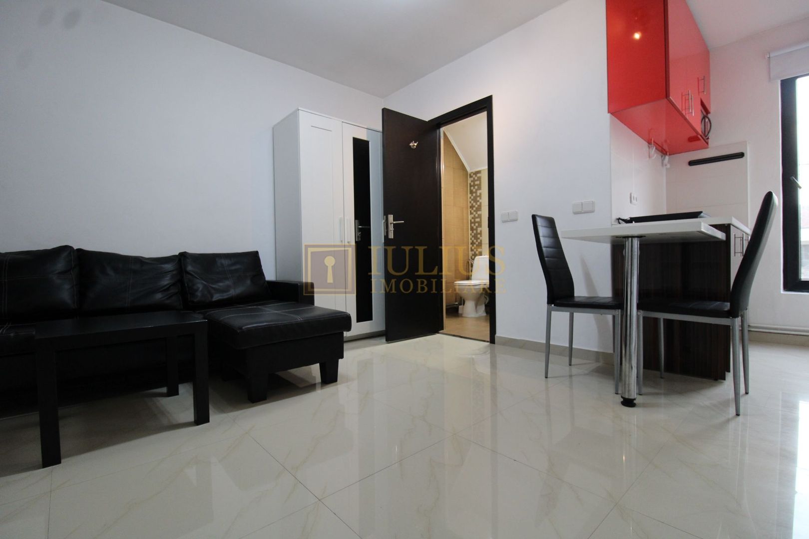 1 camera, loc de parcare,in spate la City of MARA - Poză 1