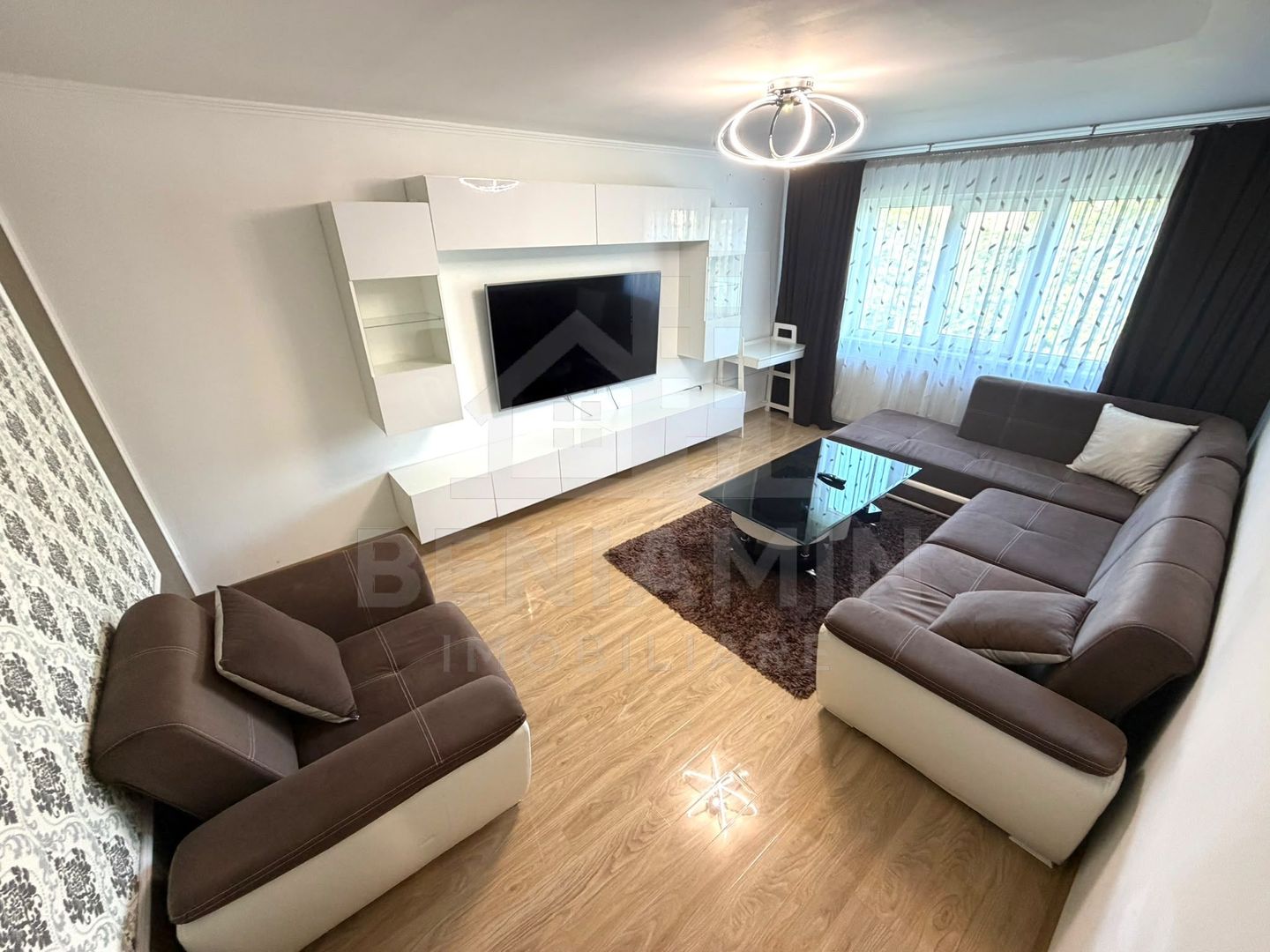 Apartament 3 camere si 2 bai Rovine decomandat 67mp  an1985 - Poză 1