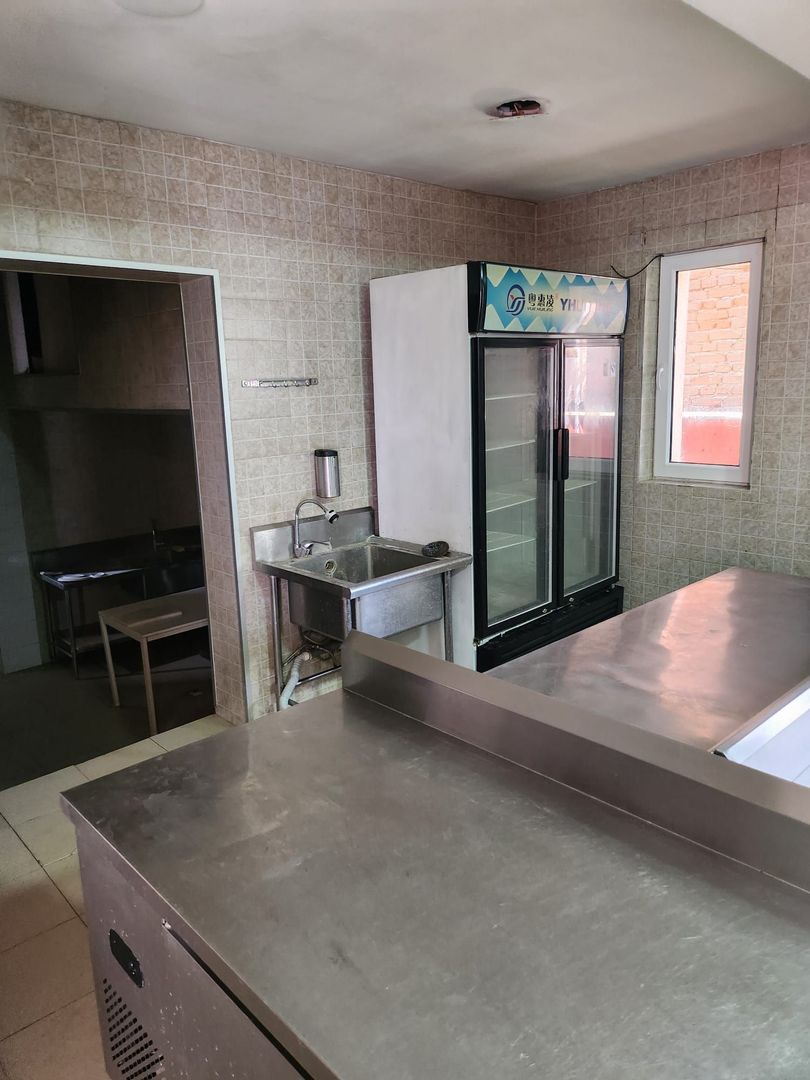 PIPERA/VOLUNTARI  Vilă 3 Nivele Curte & Locuri de Parcare - Gata de Rebranding! - Poză 4