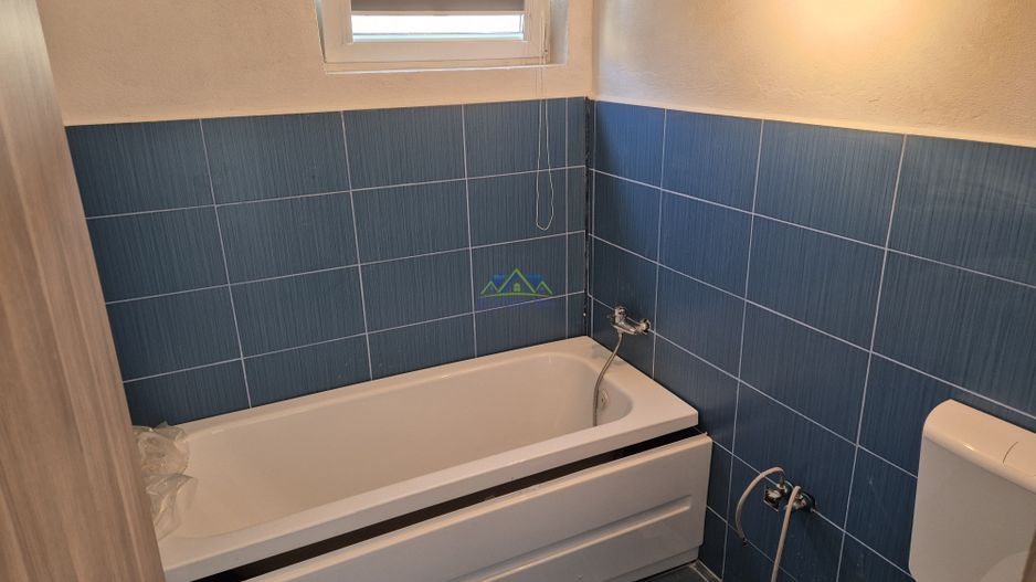 Vand apartament 3 camere, zona Profi(M3), et. 3/4, semi, 55mp, balcon - Poză 9