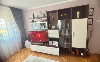 Apartament cu trei camere de vânzare, renovat complet, central - Poză 18