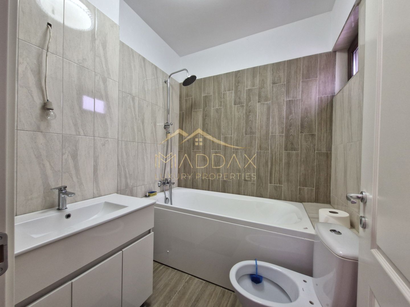 Apartament *4 camere *110mp* // Parcare - Poză 11