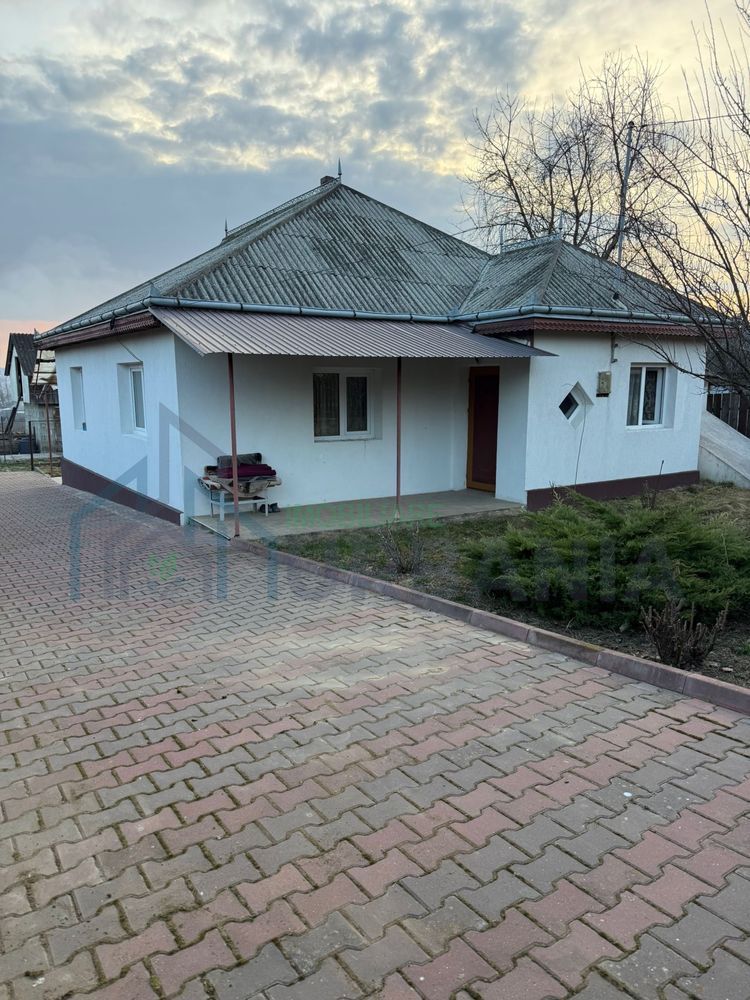 Casă de vânzare în satul Hărtoape, comuna Vânători, județul Iași - Poză 1