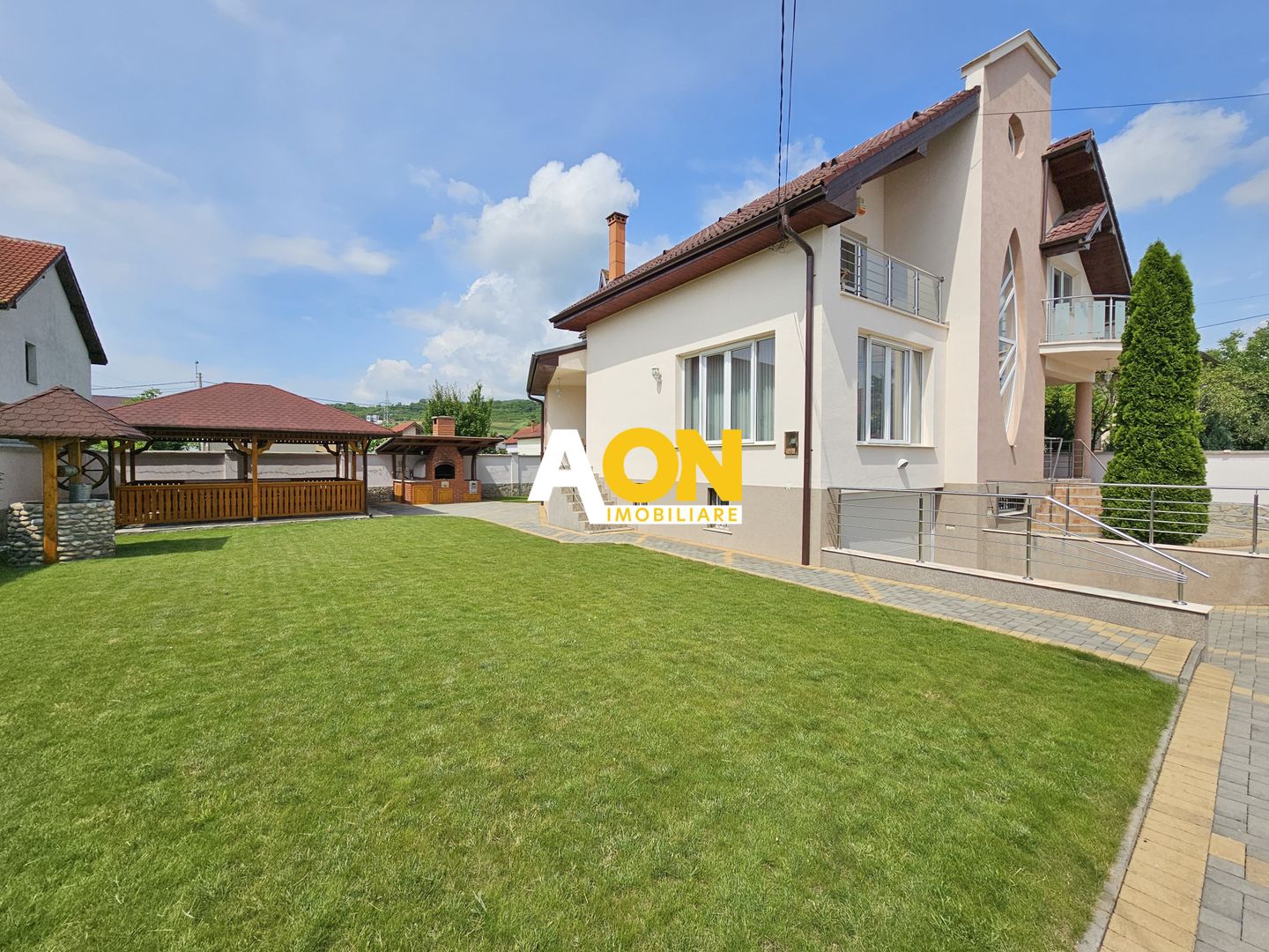 Casa 5 camere 561 mp teren la asfalt toate utilitatile Cetate - Poză 1