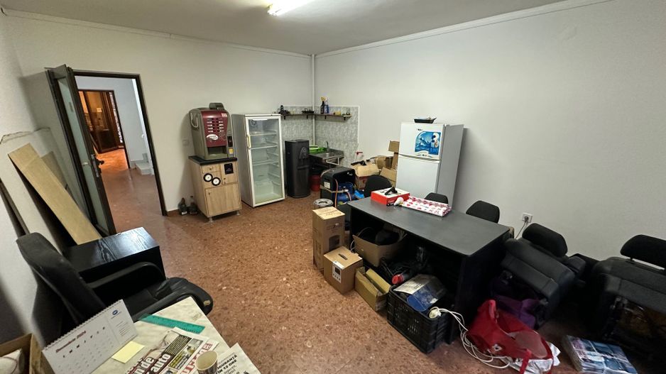 Cladire pretabila spațiu birouri/ clinica - Poză 44