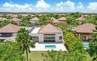 Vilă modernă în Green Village