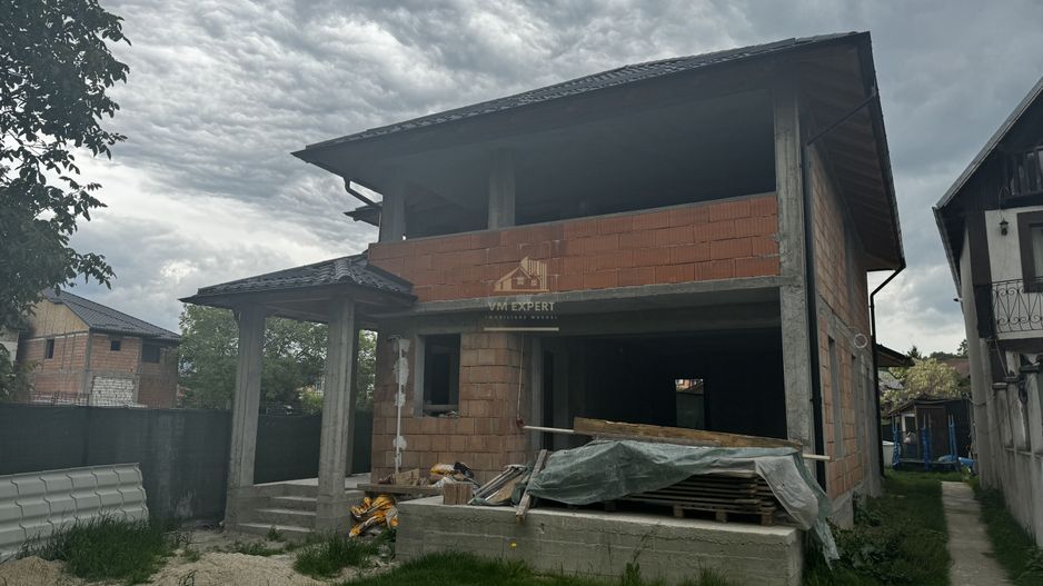 VILA 5 CAMERE, ZONA ULTRA CENTRALA, CAMPULUNG MUSCEL, TEREN 500 MP - Poză 38