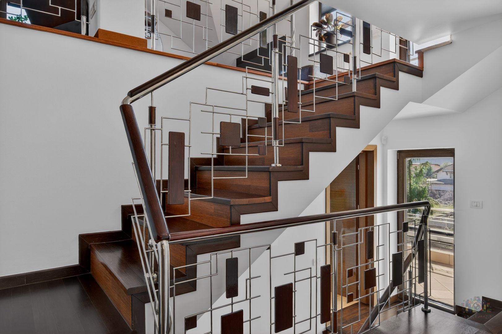 Vila cu design spectaculos, tehnologie smart & lifestyle complet - Poză 42