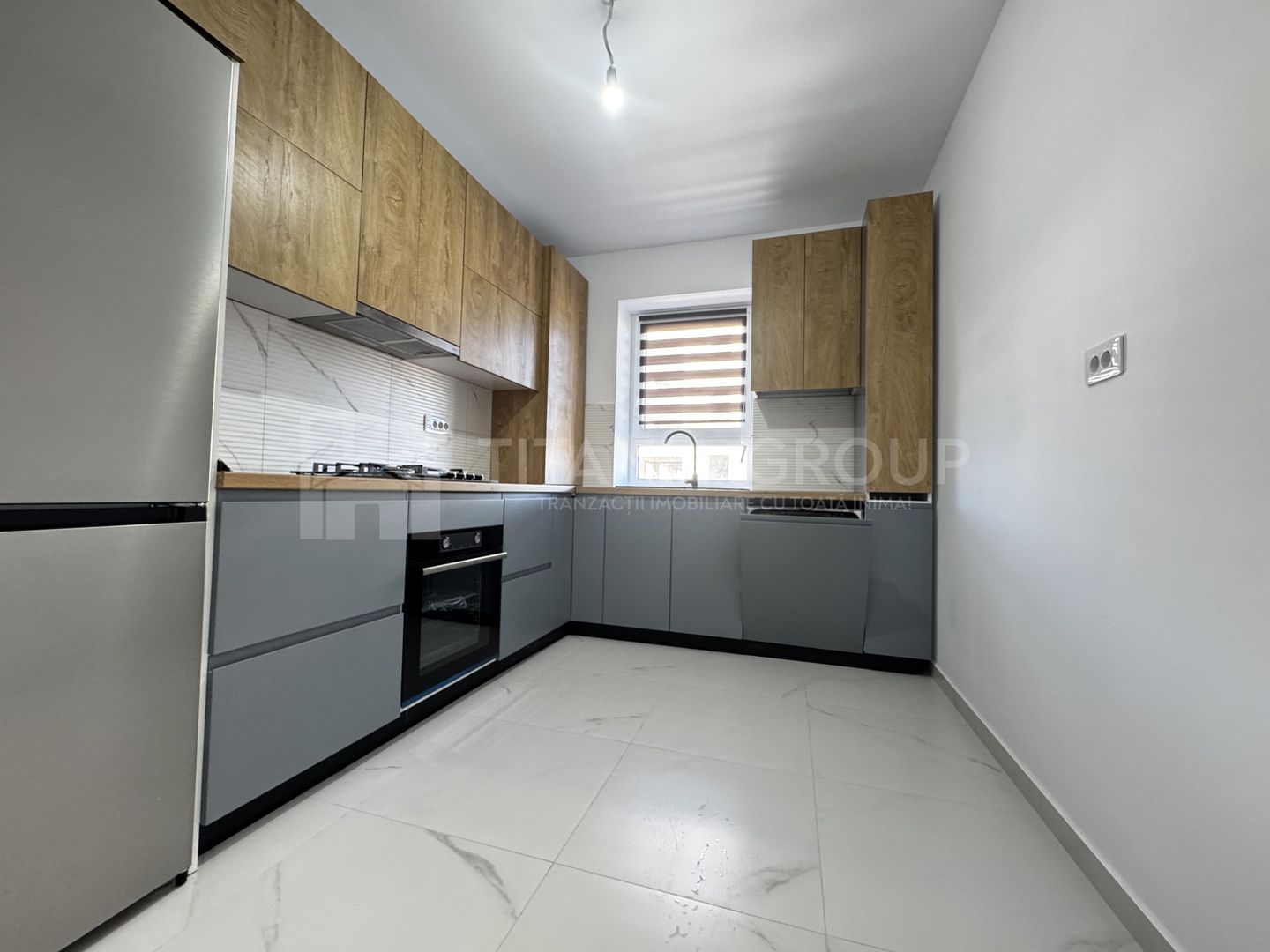 Apartament nemobilat, 3 camere, 2 băi, parcare, boxă, Casa Nobel Coresi - Poză 1