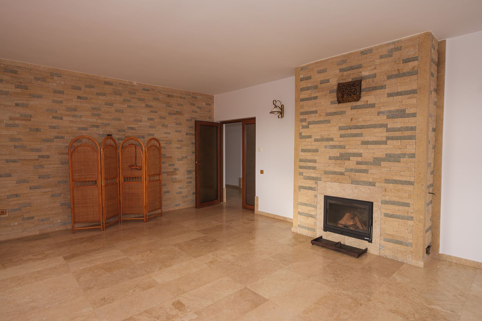 Proprietate Spațioasă Jucu de Mijloc - Ideală ca Locuință sau Afaceri - Poză 9