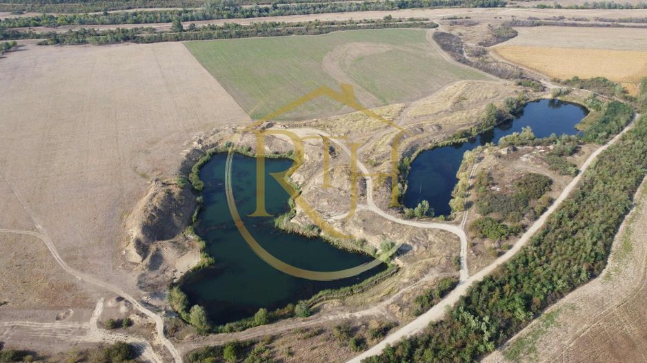 Investiție unică, 10 ha teren cu luciu de apă, ideal pentru turism și agrement! - Poză 1