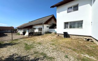 Casa spatioasa cu zona amenajata pentru ferma Cicarlau - Poză 3