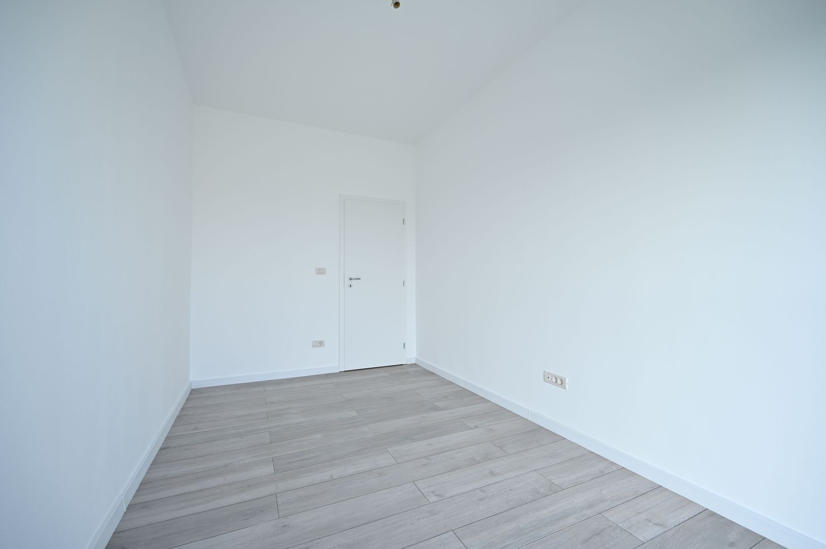 Apartament cu 3 camere. - Poză 15
