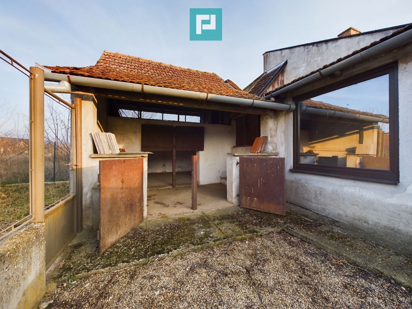 Casă generoasă în Periam județ Timiș - Poză 15