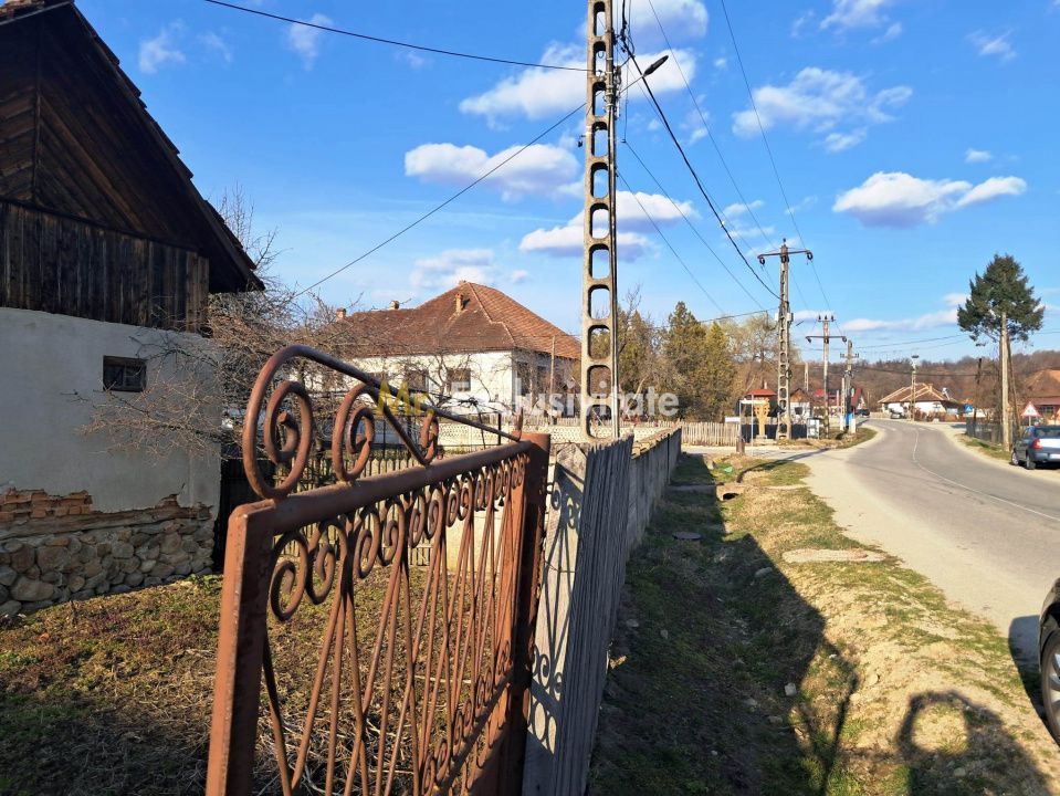 Casă și teren de vânzare Polovragi - Racovița - Poză 12