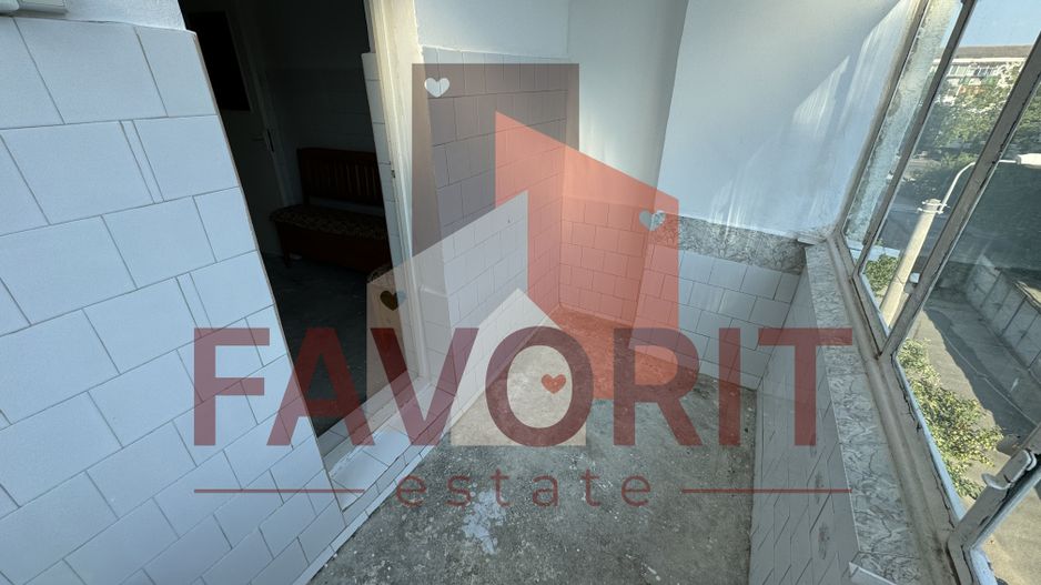 Decomandat. Model spatios. Disponibil imediat. Etaj intermediar. - Poză 8