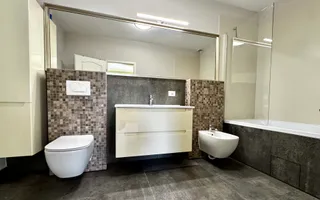 Casa spațioasă, cu teren generos, zona liniștită - in Braytim - Poză 12
