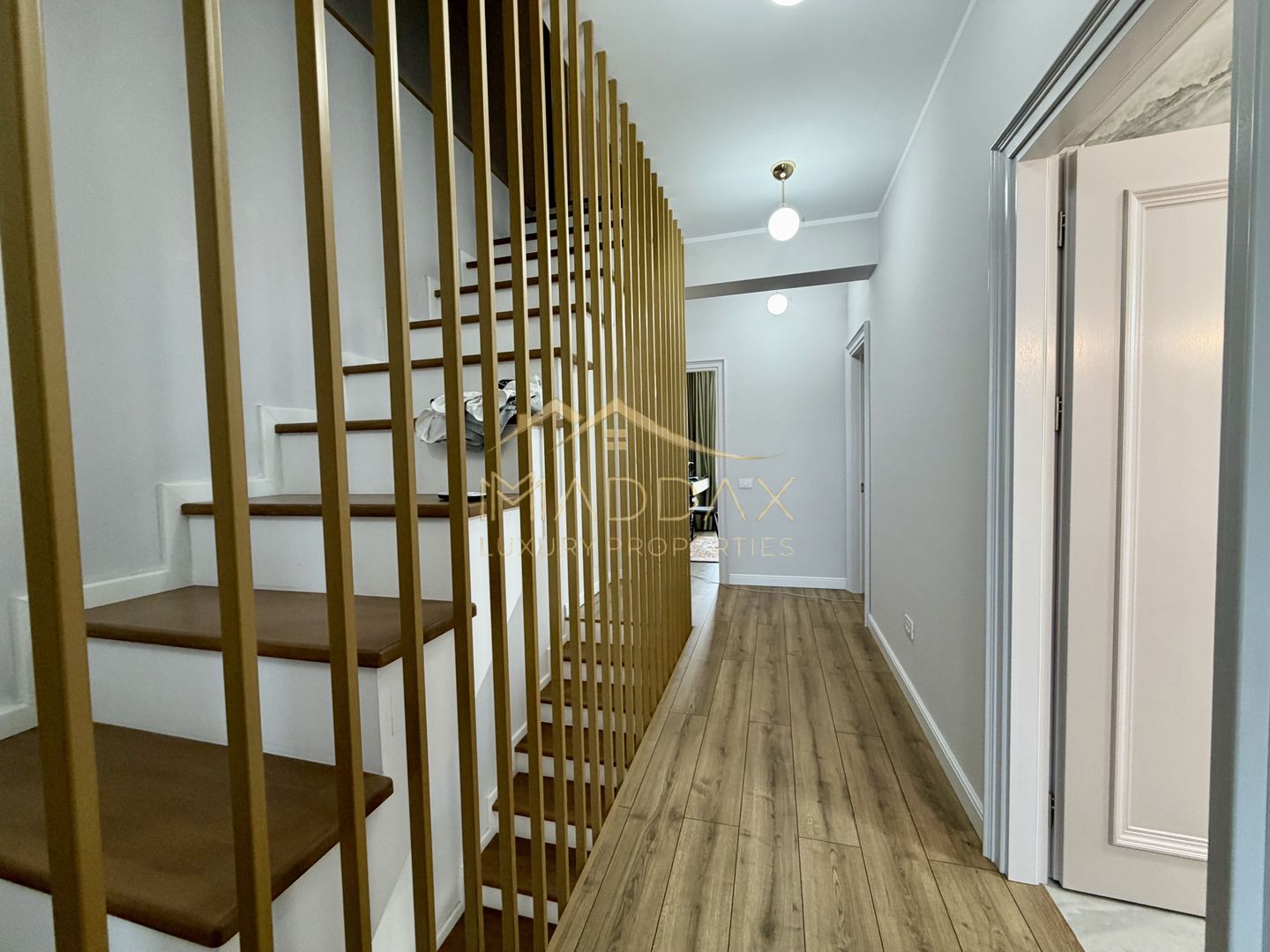 Vil de tip Duplex *P+1E+M* | 176 mp utili | mobilată complet | Chitila - Poză 31