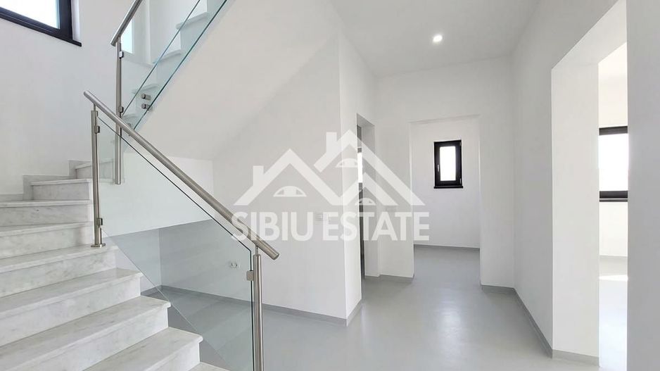 Casa noua 5 camere, curte mare - Poză 3