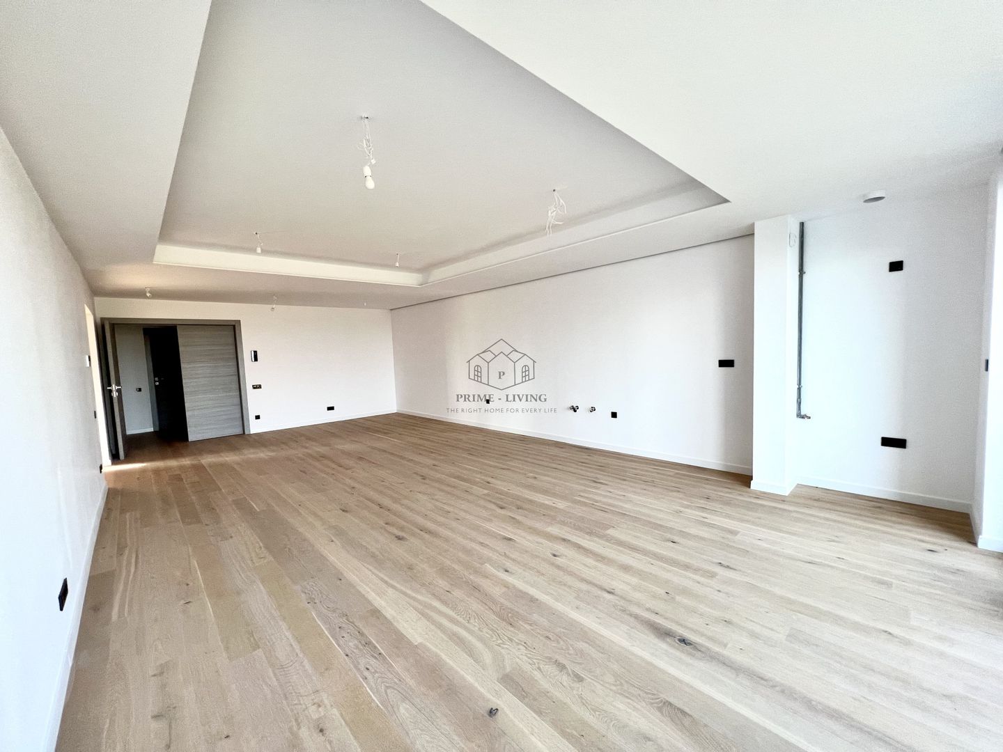 APARTAMENT DEOSEBIT CU 3 CAMERE LA VANZARE CU VEDERE LA LAC - Poză 3