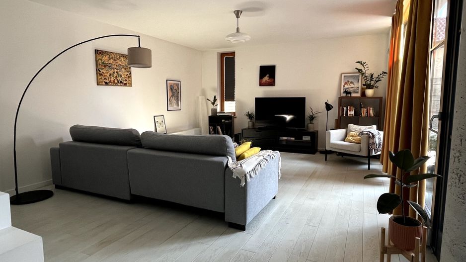 Locuinta spatioasa in triplex - Poză 2