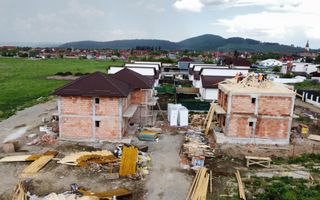 Casă alipită cu 4 camere la vânzare - Sânpetru - Poză 9
