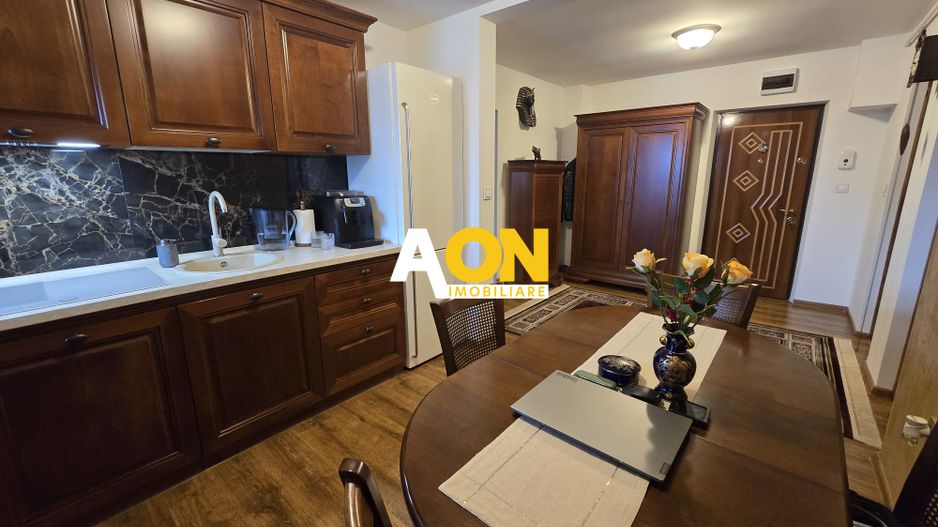 Apartament 2 Camere M-uri, Vedere spre Catedrala, Complet Renovat - Poză 2