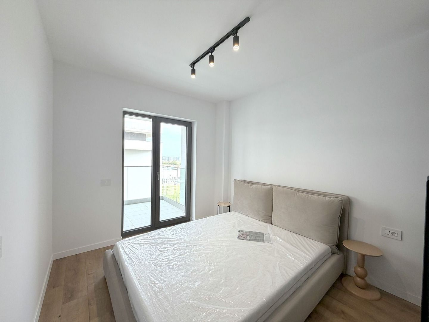 Studio mobilat si utilat | terasa 10 mp | Prima Vista Pipera-Barbu Vacarescu - Poză 4