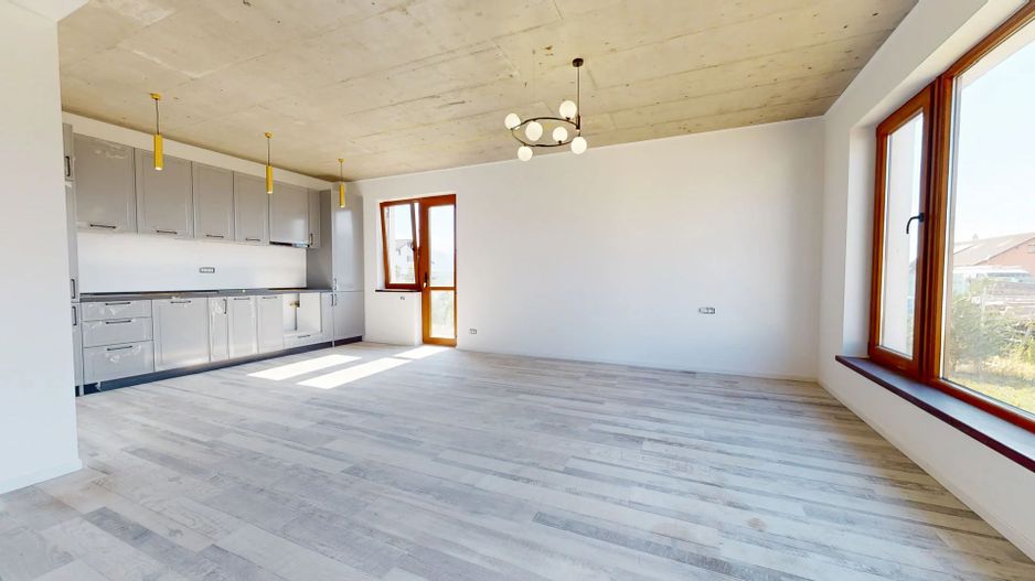 Vila cu arhitectura deosebita in Izvor-Tarlungeni - Poză 3