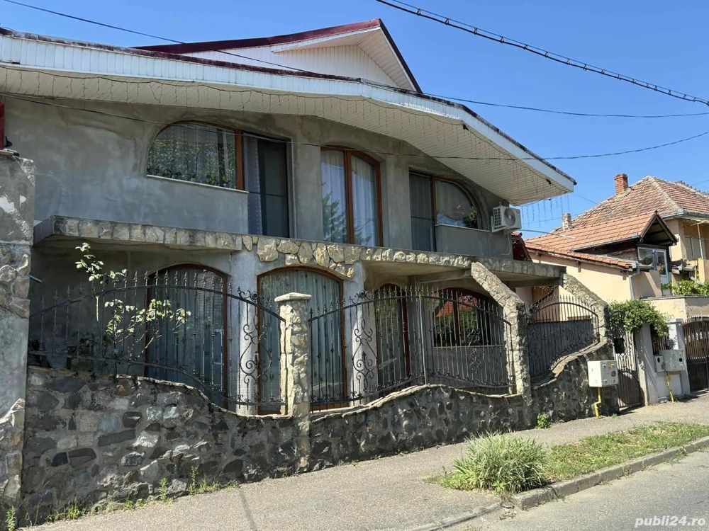 Vând casă zona Micro 17 - Poză 1