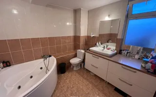 Apartament individual 4 camere 110 mp în Vilă + 167mp CURTE - BUCIUM - Poză 11