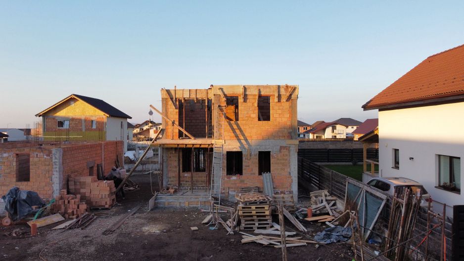 Casă de vanzare Cartier Izvorv - Poză 1