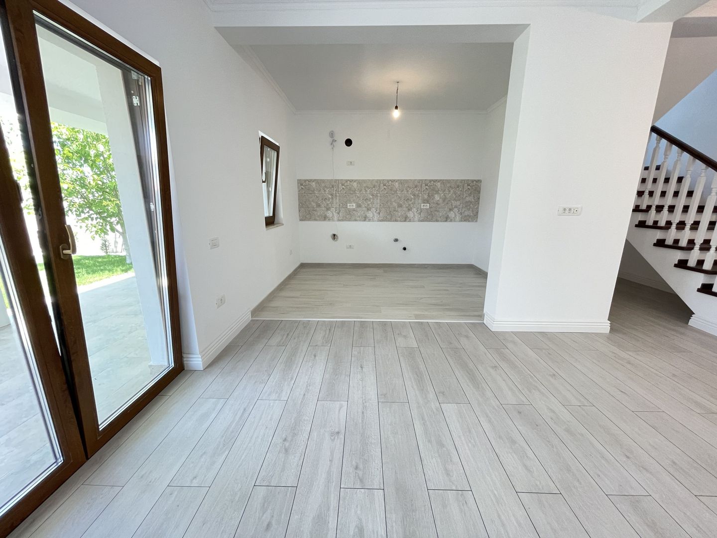 Duplex despartit prin spatiu tehnic - Poză 3