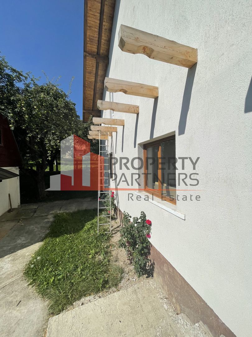 Casa Batraneasca Reconditionata Tohanita Bran 2300 mp Teren - Poză 4