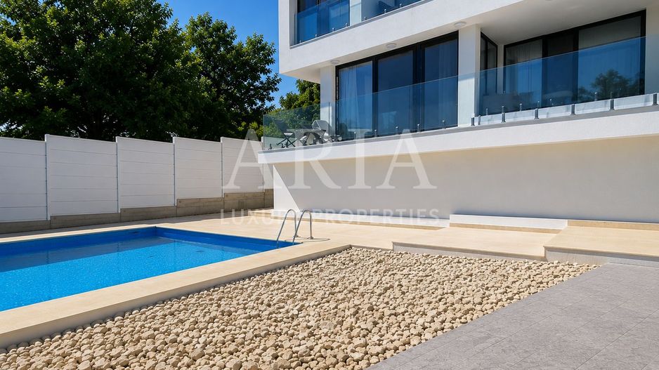 WATERFRONT VILLA | POOL - Poză 3