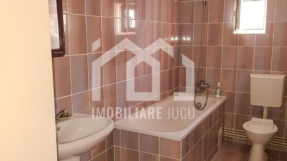 De Inchiriat Casa Individuala cu 3 camere, Garaj, Jucu de Mijloc - Poză 5