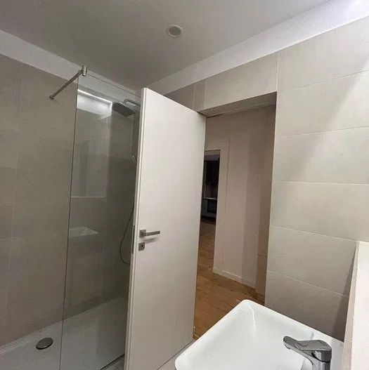 Apartament modern cu 2 camere în Nusco City, confort și priveliște - Poză 6