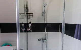VILĂ MODERNĂ DE LUX CU PISCINĂ, FOTOVOLTAICE ȘI FOIȘOR – BREAZA - Poză 48