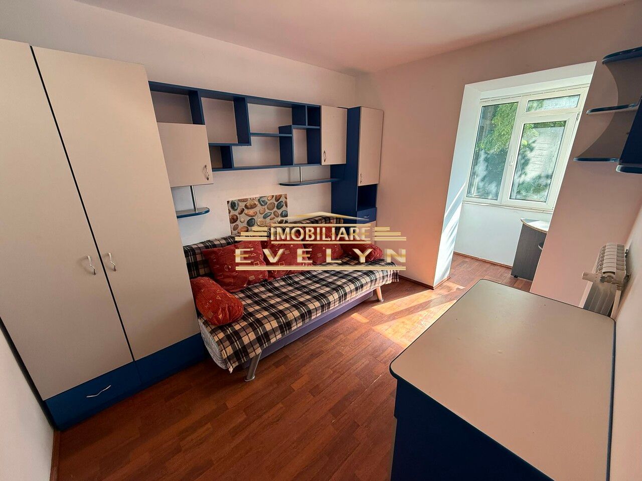 Apartament 3 camere + mansardă autorizată de vânzare – Zona Școala Nr. 7 - Poză 4