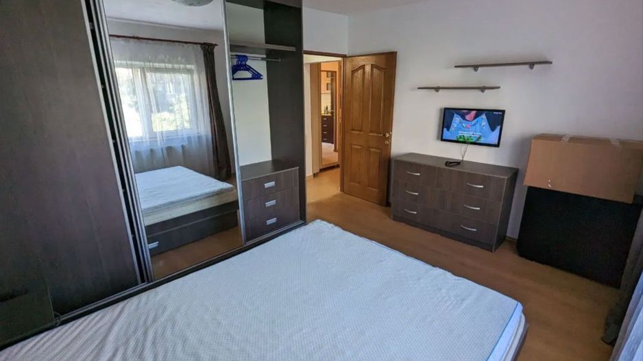 AP. 2 CAMERE RAHOVA,BUCATARIE INCHISA , LOC PARCARE,MOBILAT MODERN - Poză 3