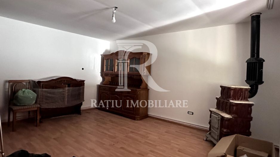 Casa cu anexe si pivniță | Teren intravilan generos | Sannicolau Roman - Poză 4