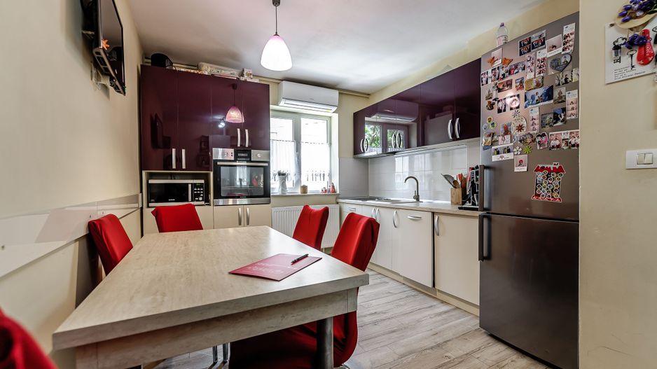Vandut Apartament la 1 minut de Podgoria, 3 camere, etaj 1 - Poză 1